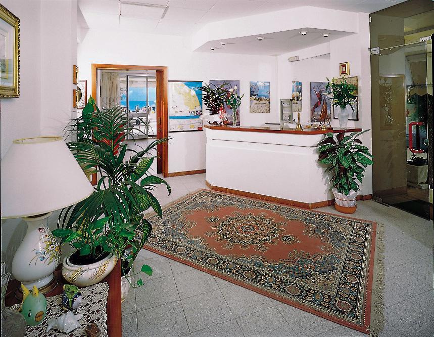 Hotel Dinarica มาร็อตตา ภายนอก รูปภาพ