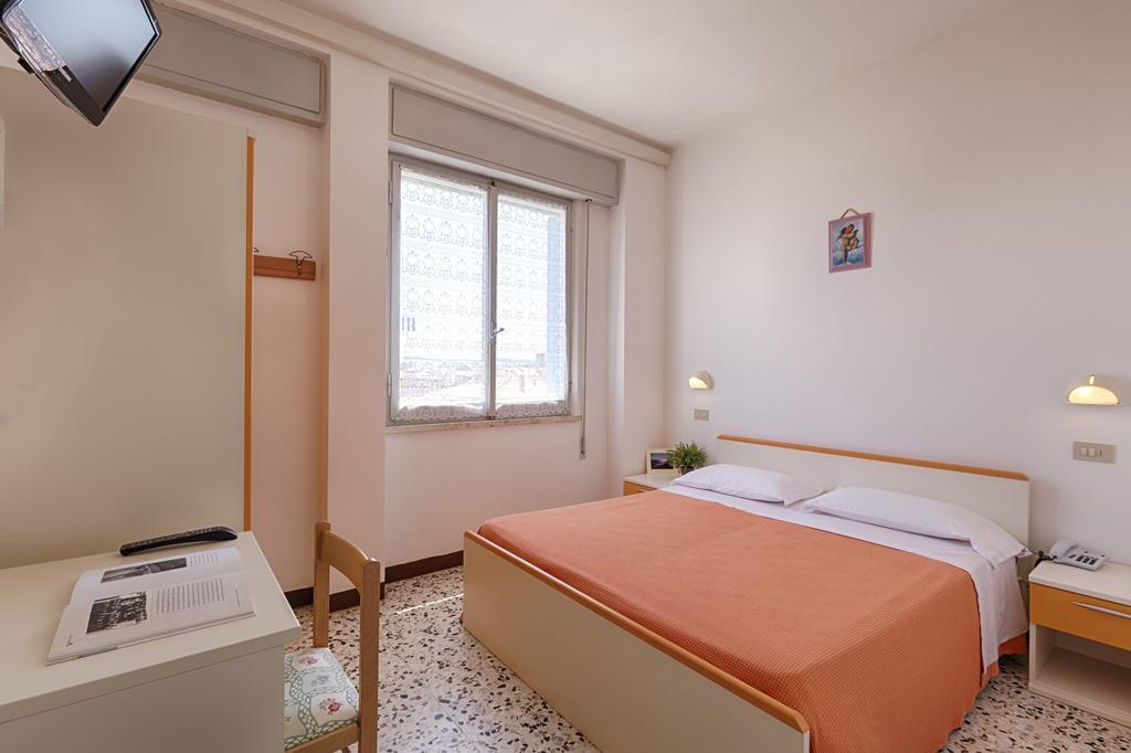 Hotel Dinarica มาร็อตตา ภายนอก รูปภาพ